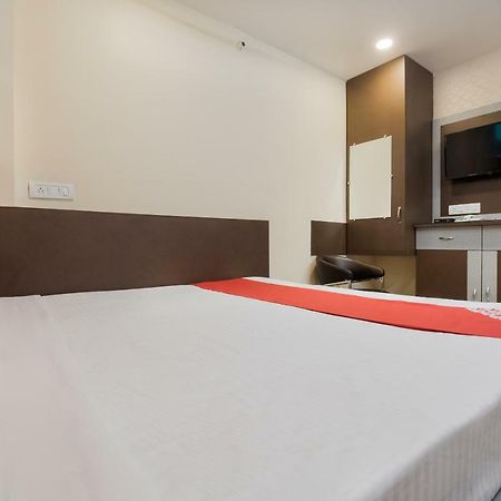 Oyo 45609 The Legend Inn Deluxe Danapur Экстерьер фото