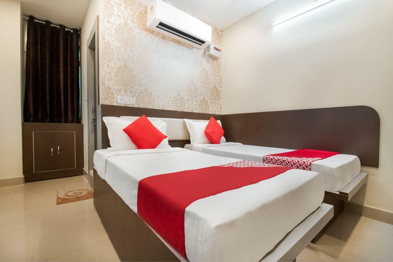 Oyo 45609 The Legend Inn Deluxe Danapur Экстерьер фото
