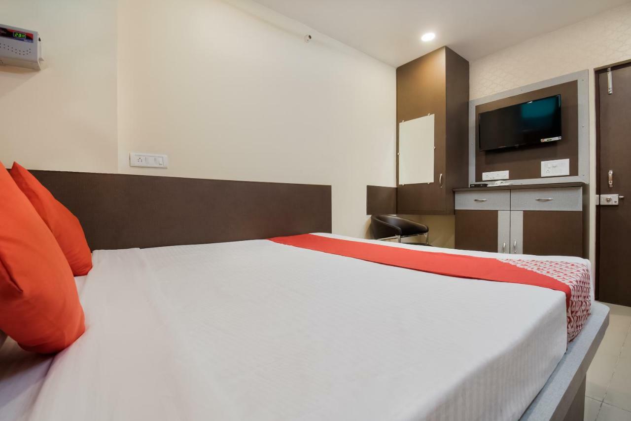 Oyo 45609 The Legend Inn Deluxe Danapur Экстерьер фото