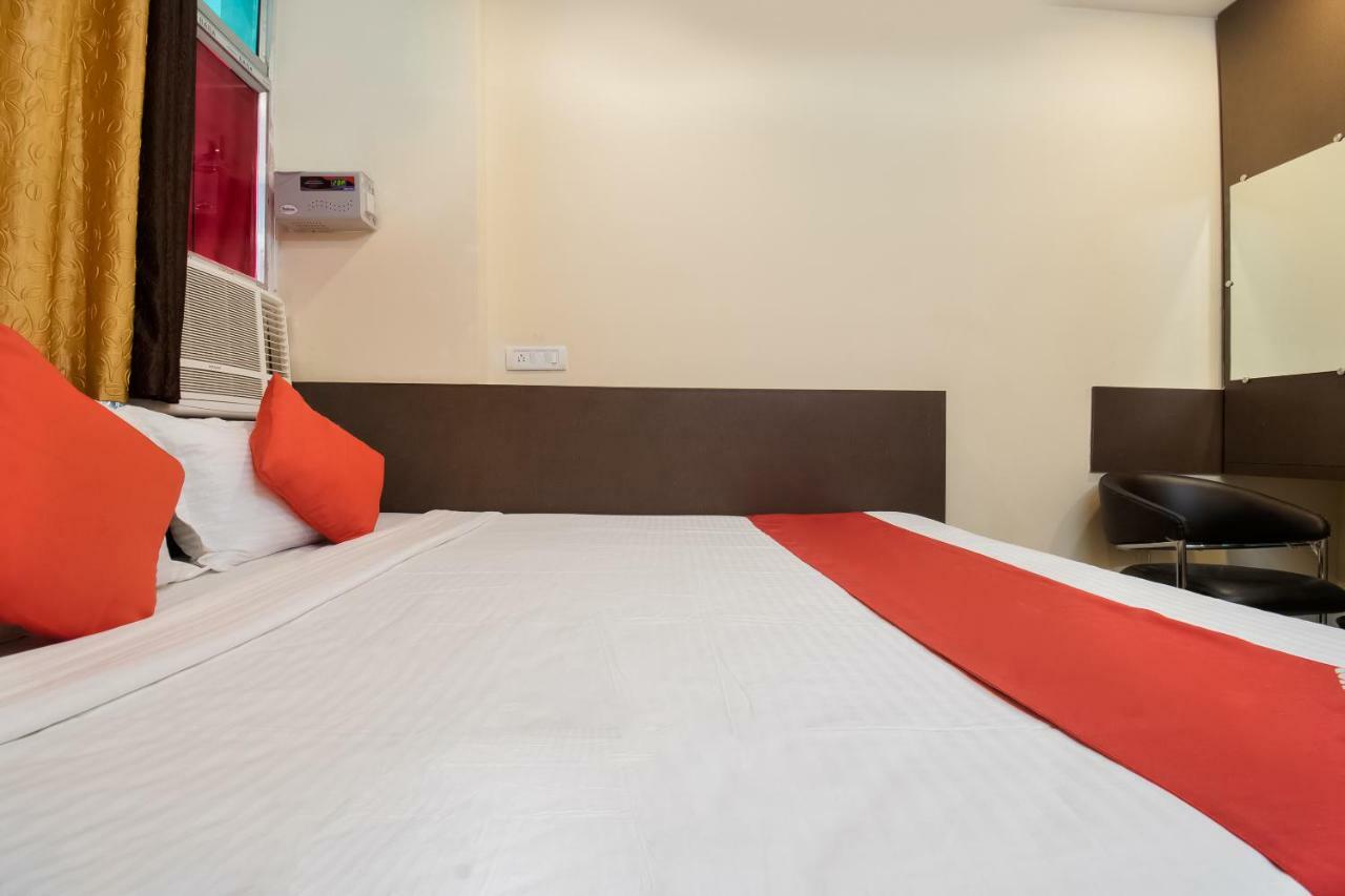 Oyo 45609 The Legend Inn Deluxe Danapur Экстерьер фото