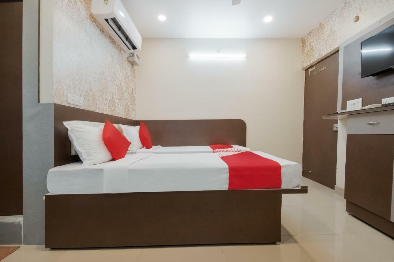 Oyo 45609 The Legend Inn Deluxe Danapur Экстерьер фото